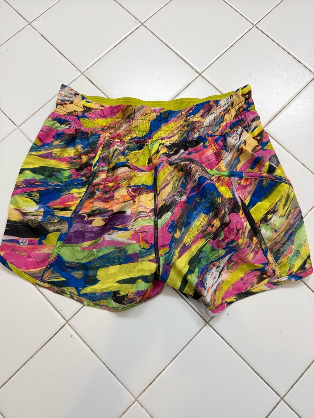 Lululemon Sz8 Catalyst multicolor Shorts
